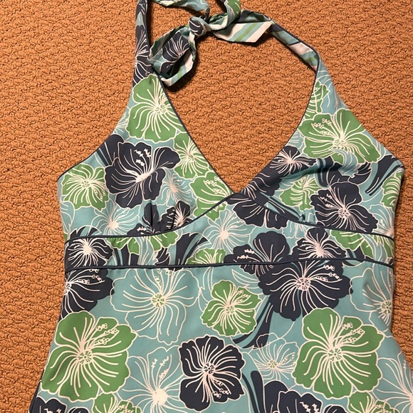 Reversible beach dress with halter tie and zipper. - Picture 2 of 5